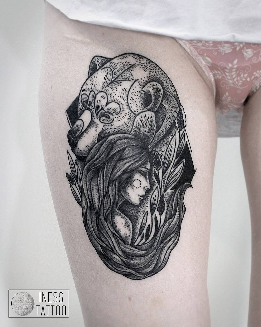 Художественная татуировка "Девушка и медведь", зажившая работа. Мастер- Инесса Кефир.