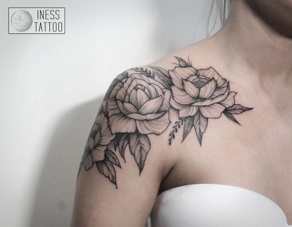 Художественная татуировка "цветы". Выполнена за 4,5 часа