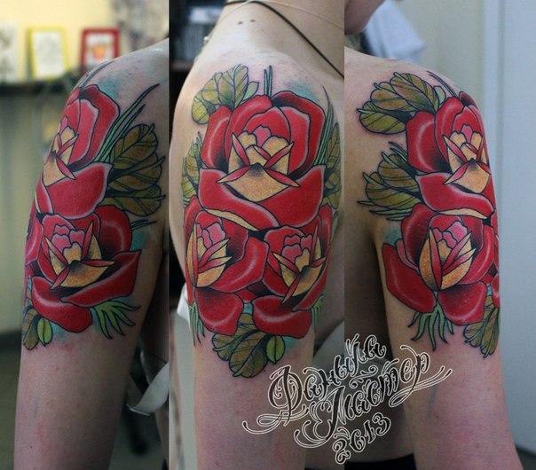 Татуировка Розы на плече
