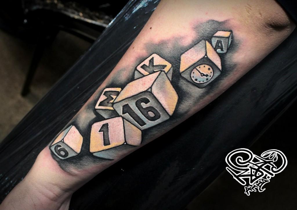 Художественная татуировка «Кубики»