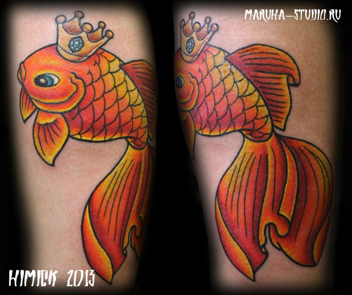 Художественная татуировка «Золотая рыбка». Выполнена мастером Евгением Булгаковым за 2 часа. Месторасположение: женская нога (икра)