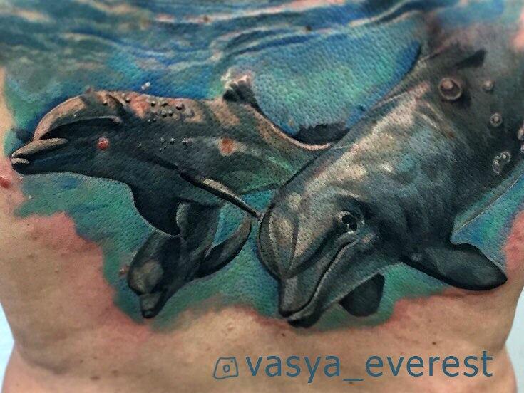 Художественная татуировка "Дельфины". Мастер- Вася Эверест.
