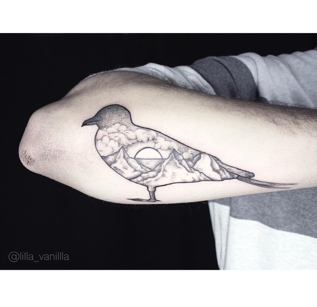Художественная татуировка "Птица". Мастер Лилия