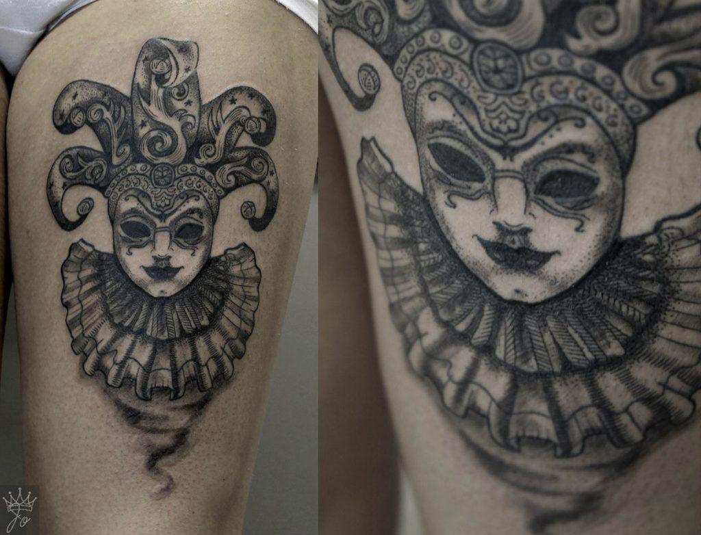 Художественная татуировка Венецианская маска - шут